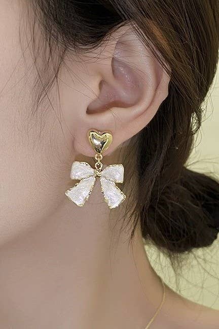 BOW GOLD HEART DROP EARRINGS | 40E364