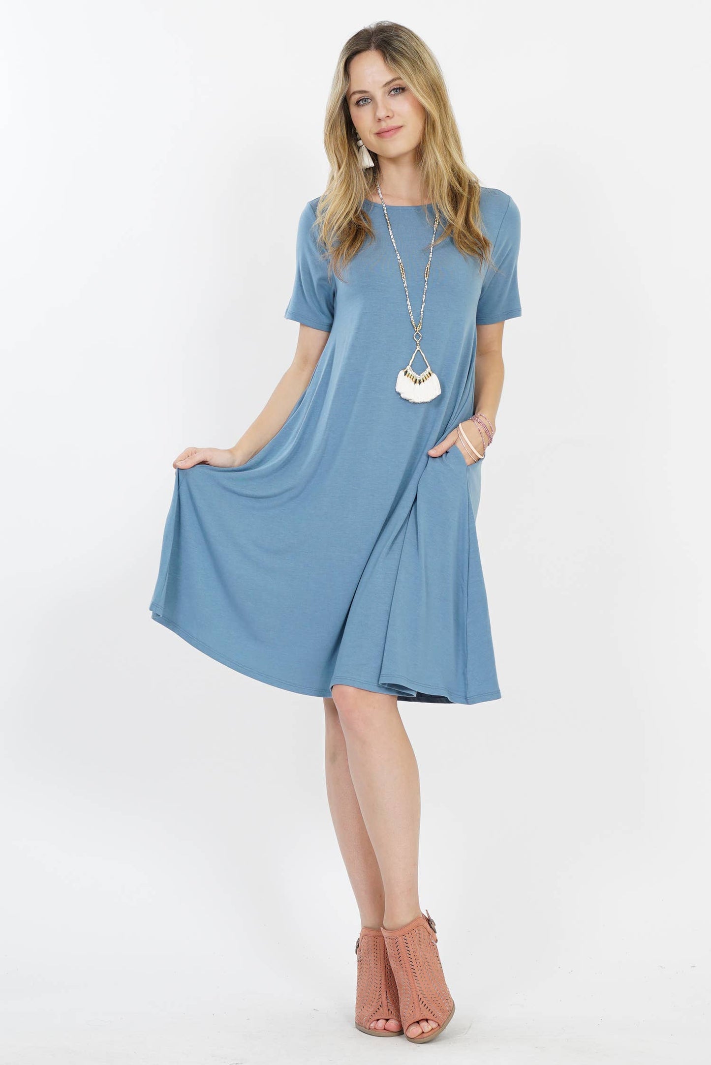 ".._ SI-25493 Short Sleeve Flared Dress With Side Pockets