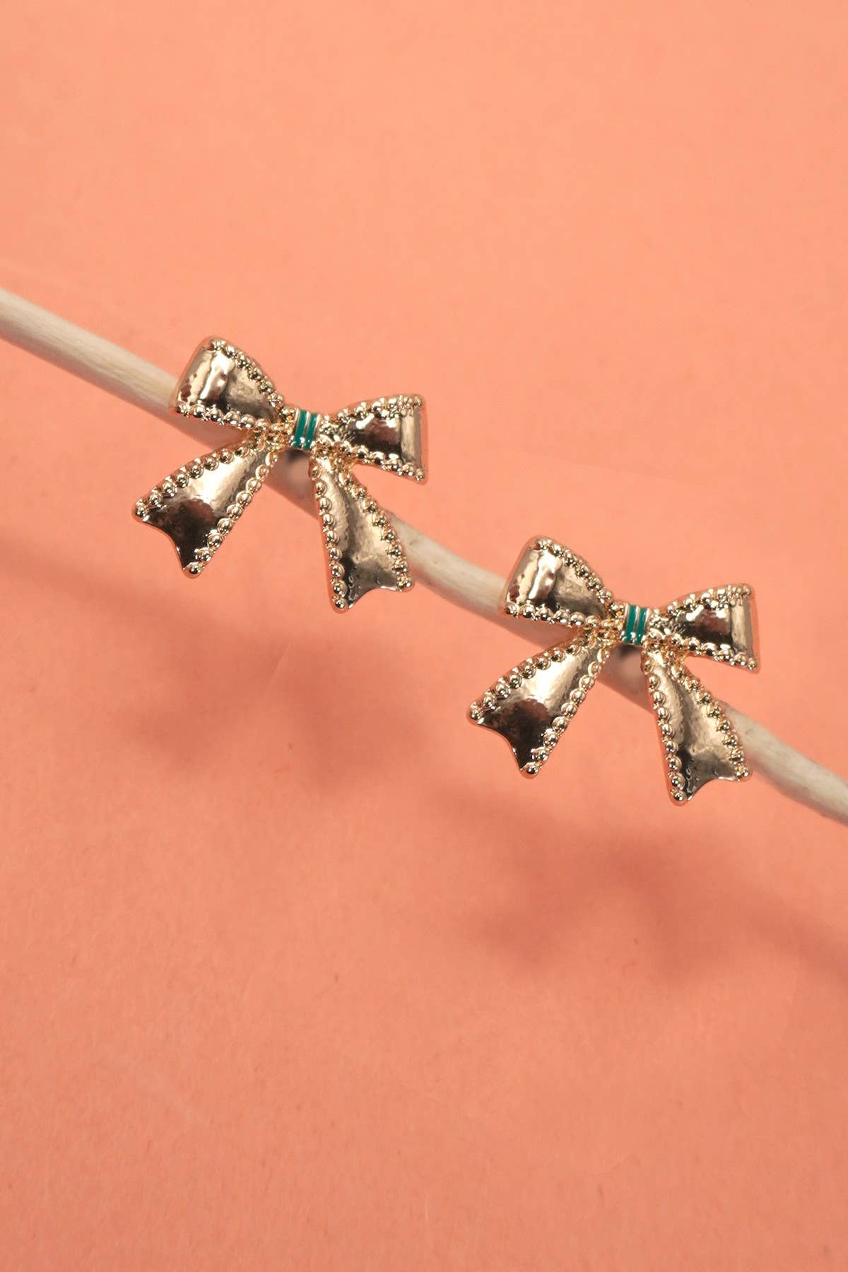 CLASSIC BALL EDGE GOLD BOW EARRINGS | 31E50512