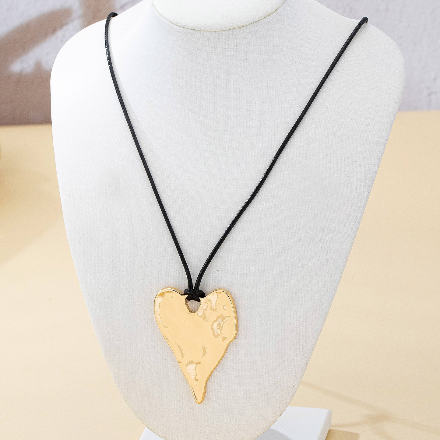 Hammered Heart Cord Landyard Necklace | 80N93016