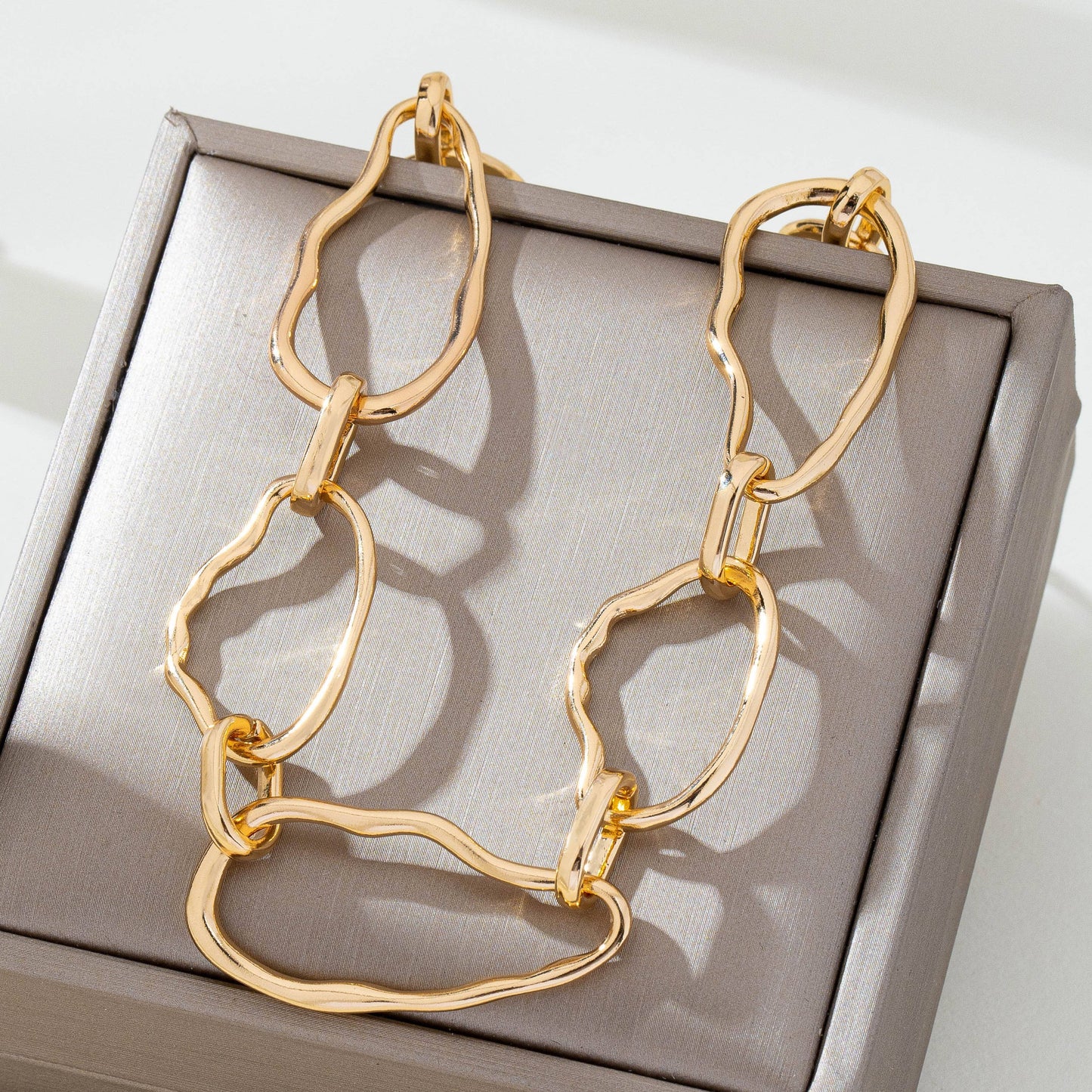 Artisanal Hammered Organic Link Necklace | 80N93011